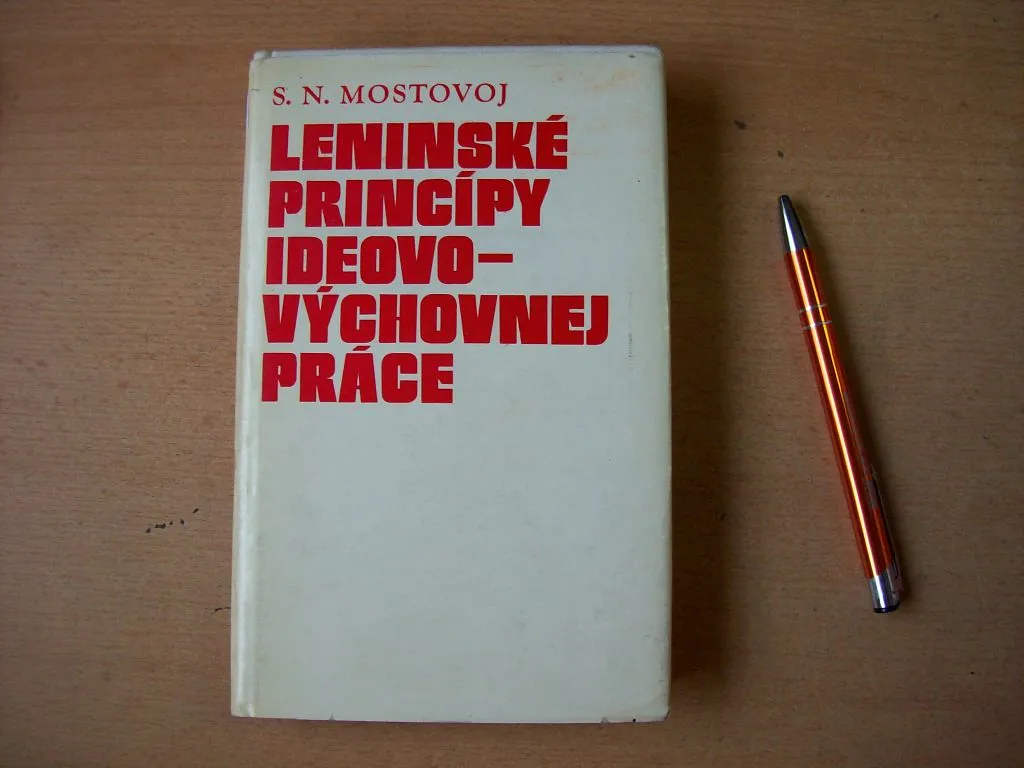 Leninské princípy ideovo-výchovnej práce