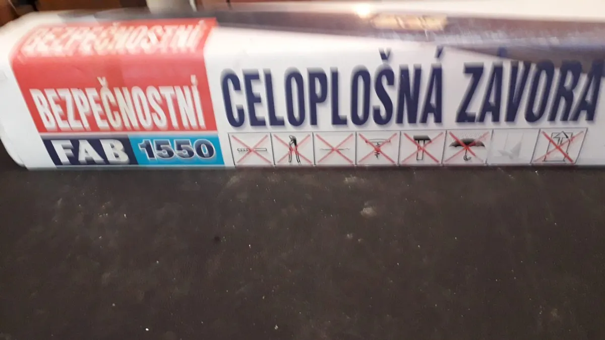 Bezpečnostná celoplošná závora na dvere