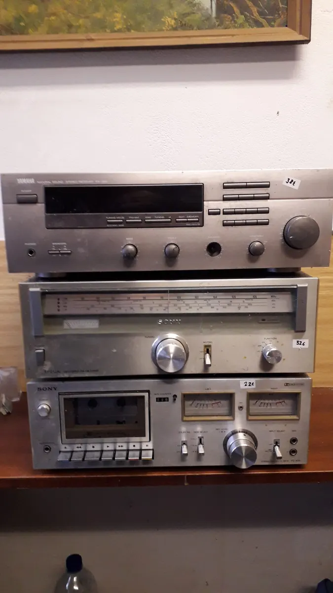 Značkové audio prístroje tri Hi-Tech