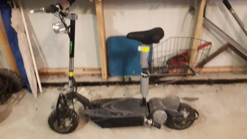 Elektrický skúter bez batérie a nabíjačky inak funkčný na ND 50€