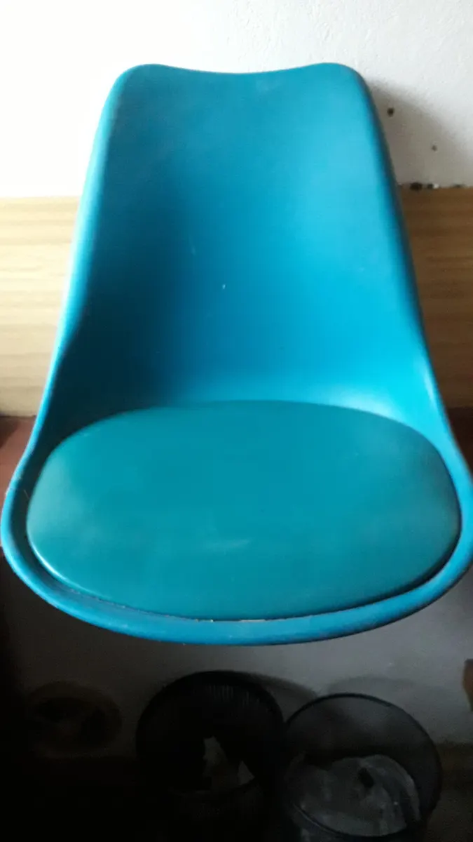 Sedačka na malotraktor, tvrdený plast, molitánový podsedák 4xM6 (matice zospodu) 15€