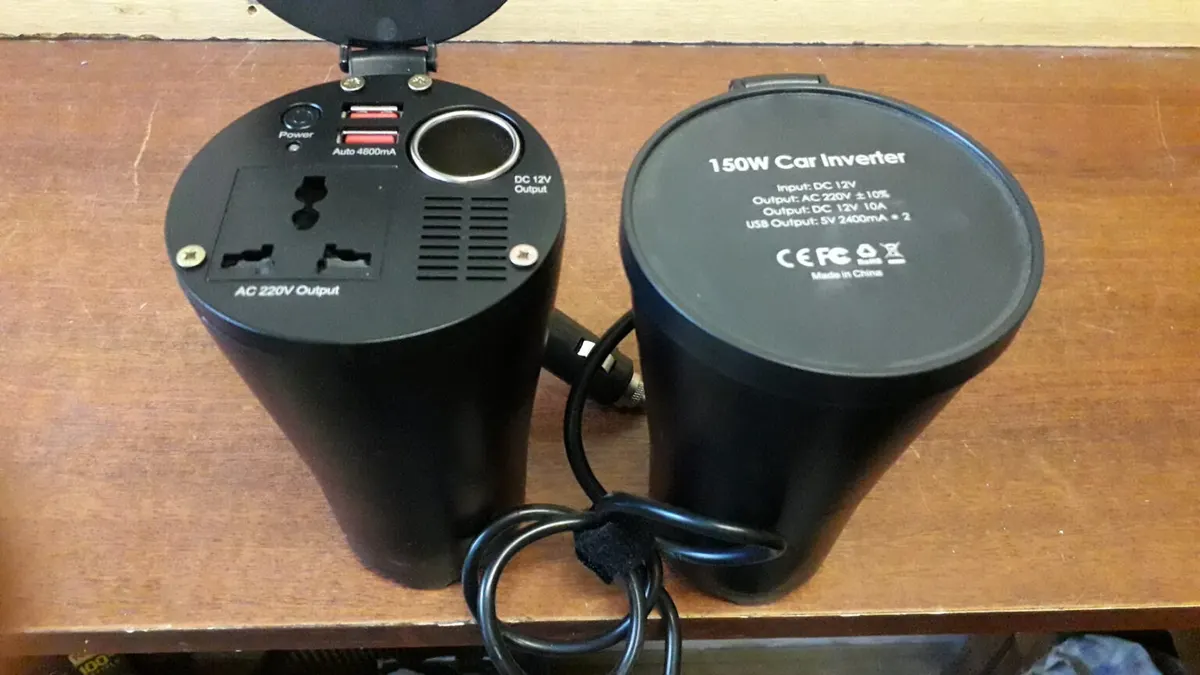 Inventor z12V DC 150W Vstup autozásuvka 12V, výstup 220V AC 150W+ 2xUSB 4800mA 5V, vypínač, vhodné do držiaka pohára v aute 2ks po 12€