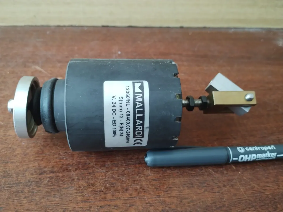 Solenoid (ventil elektromagnetický Mallardi 12060/NL 24V DC 12mm 34N 65€
