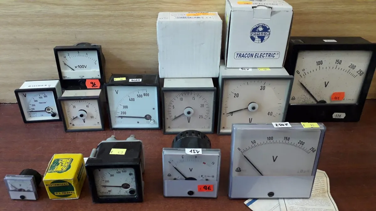 Voltmetre panelové AC