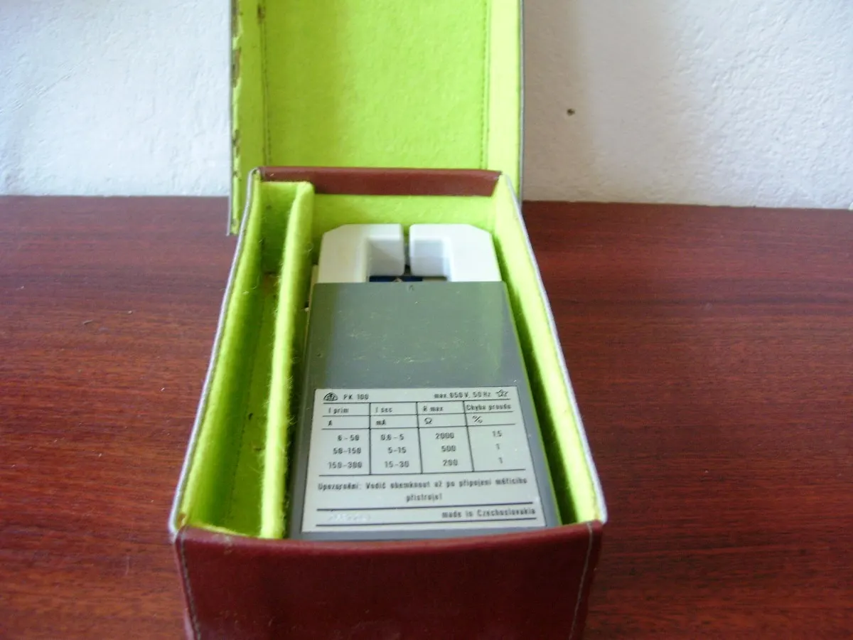 Kliešťový ampérmeter