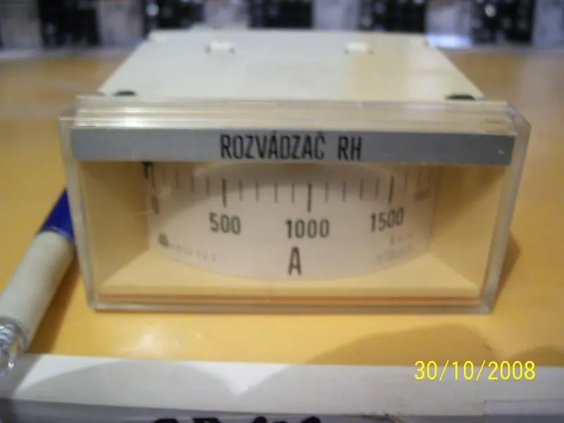 Panelový ampérmeter