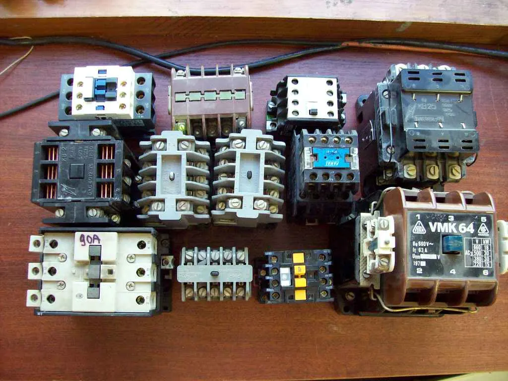 Stykače s cievkou 48V AC (striedavý) 4-80A (1,5-30kW) pri 380V
