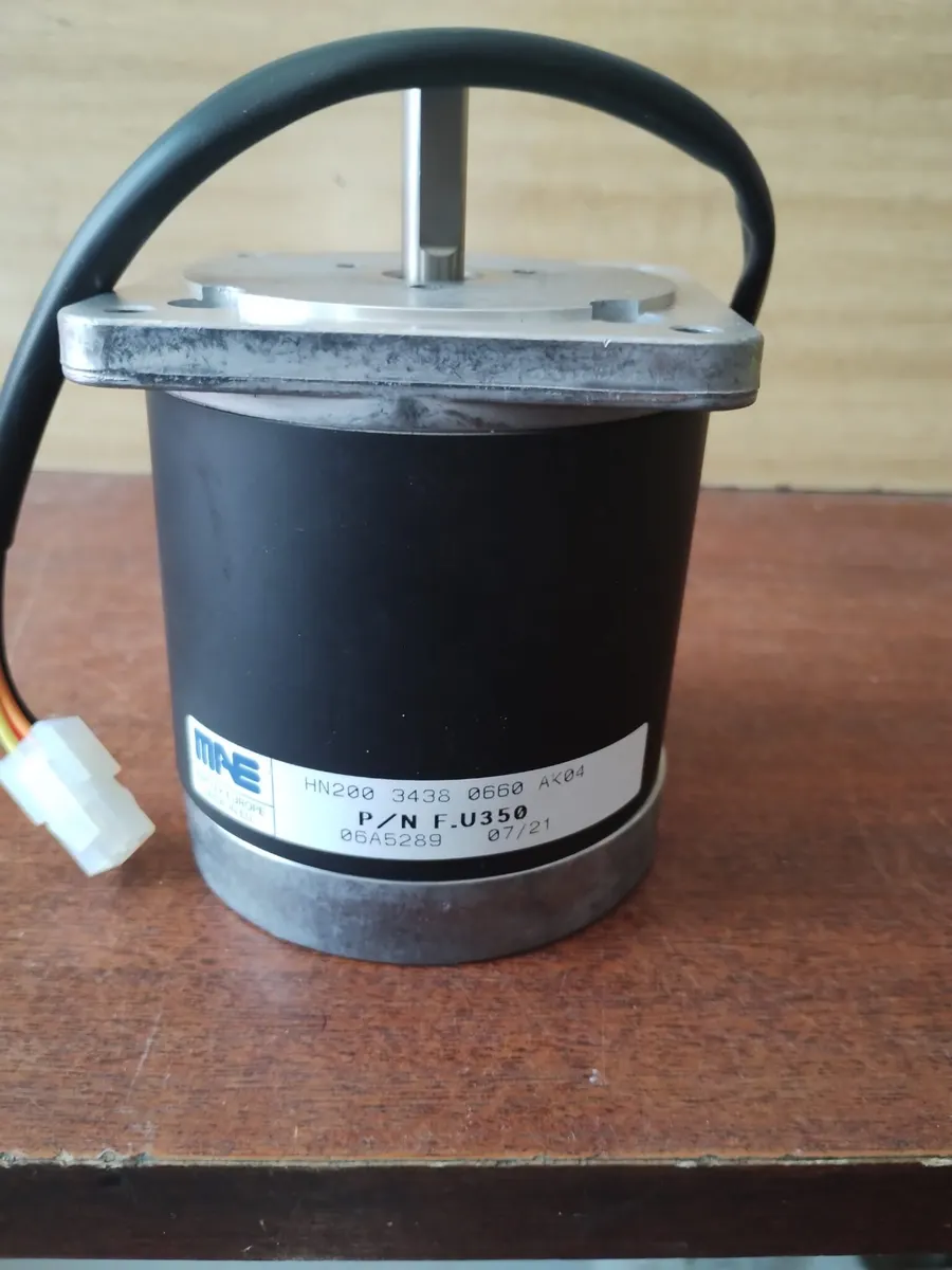 Servomotor MAE Ametek HN200 3436 0660 AK04 F.U350 priruba 87x87mm 4xpriemer 5 oska priemer 10+M4 85€