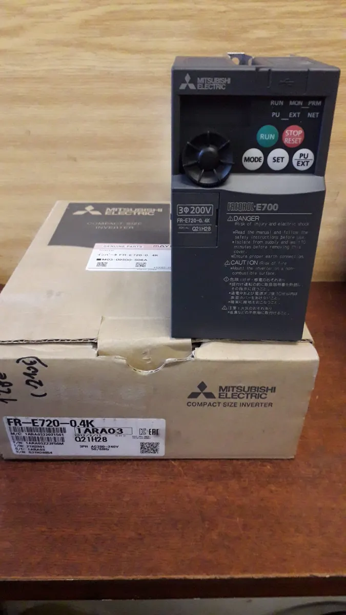 Frekvenčný menič Mitsubishi FR-E720-0,4K 0,2-400Hz 2,5A 230V IP20 pre striedavé motory 400W 128€