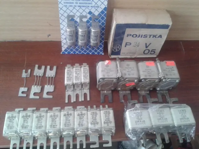 Nožové poistky špeciálne (zasúvacie) OEZ 25-300A