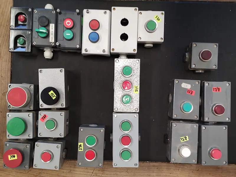 Tlačítkové a signalizačné skrinky AL a PVC