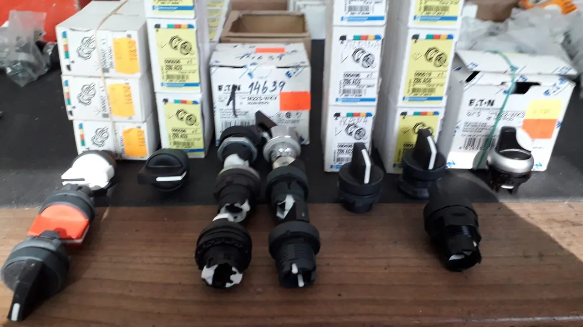 Ovládacie hlavice T 10 resp. M22 OTOČNÉ