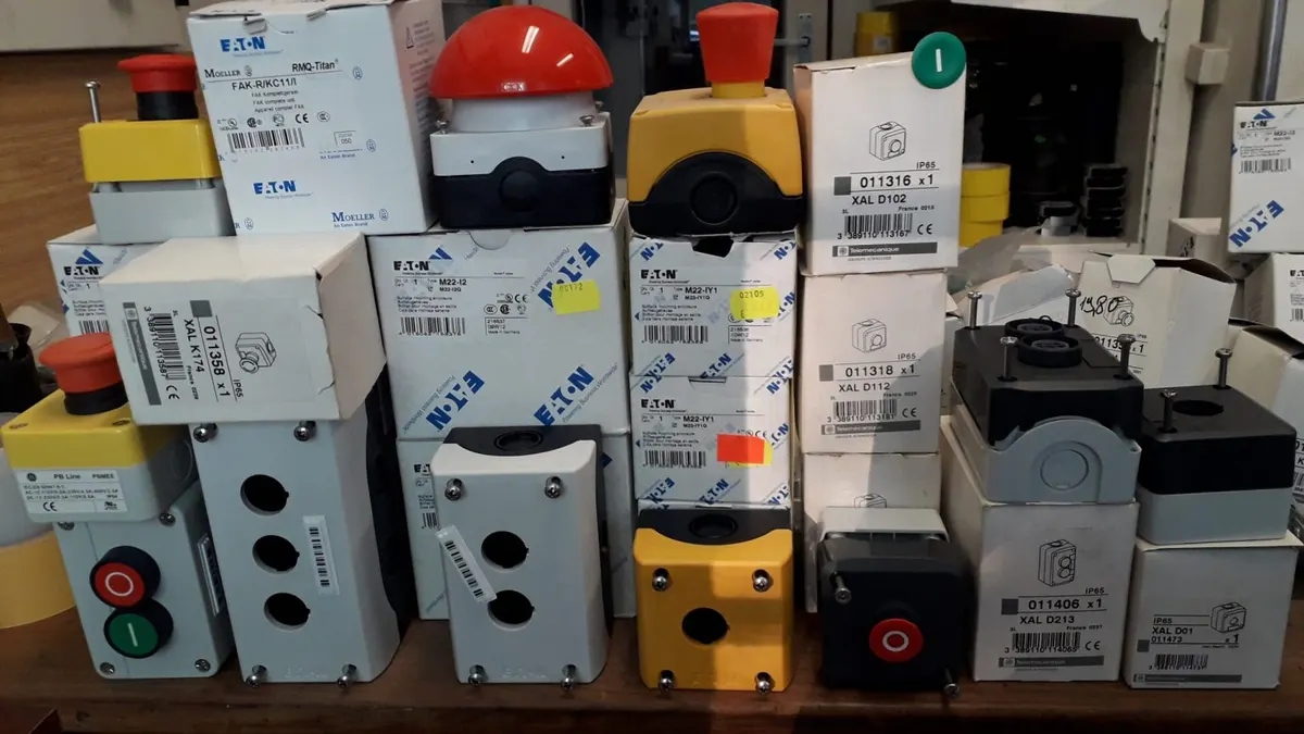 „STOP“ tlačítka a krabice systému pr. 22mm (T6)
