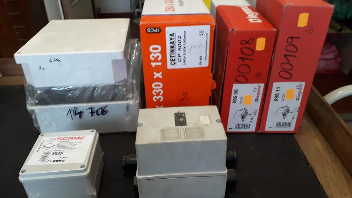 Krabice elektroinštalačné plastové malé