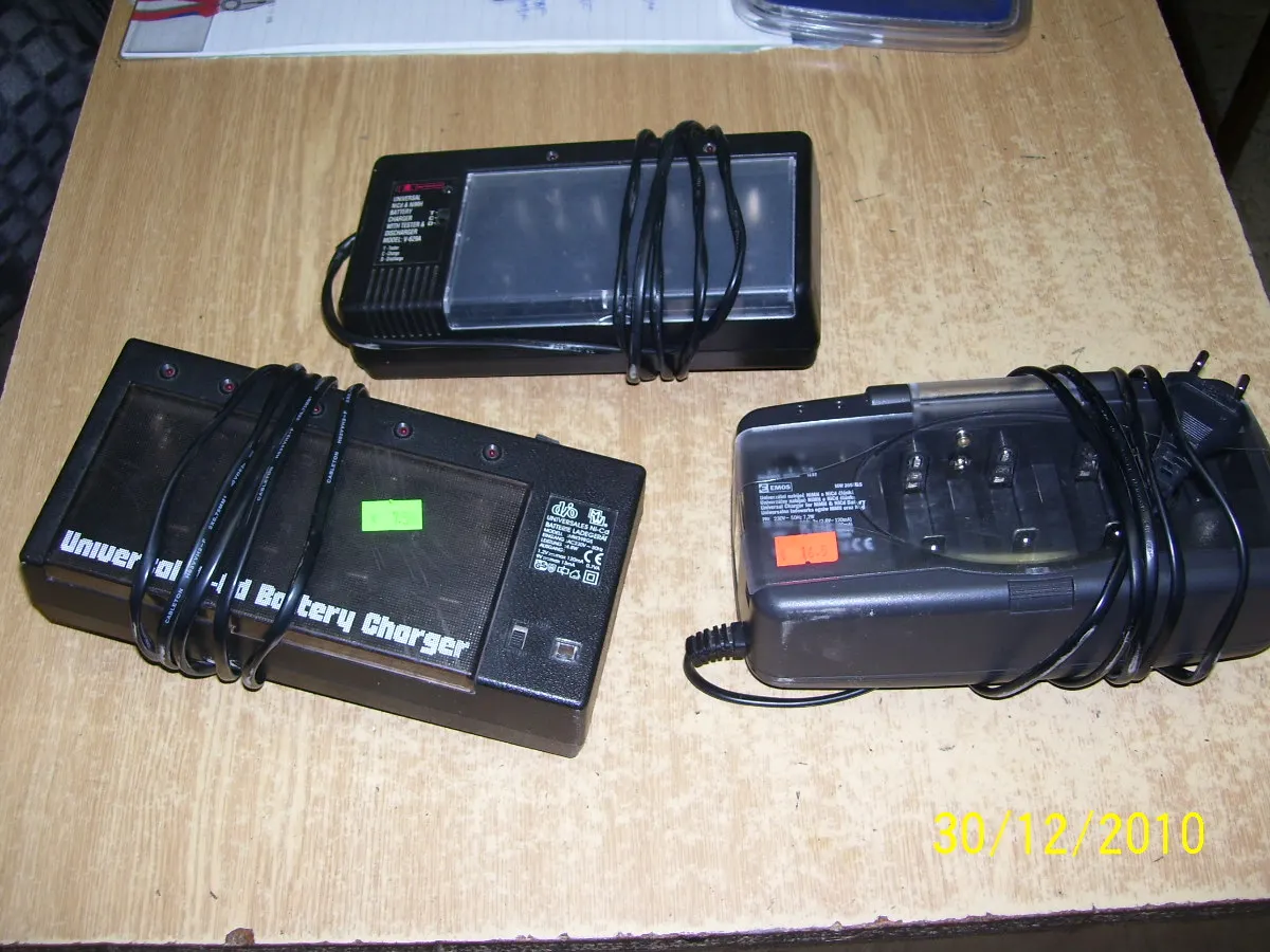 Nabíjačky + tester batérii