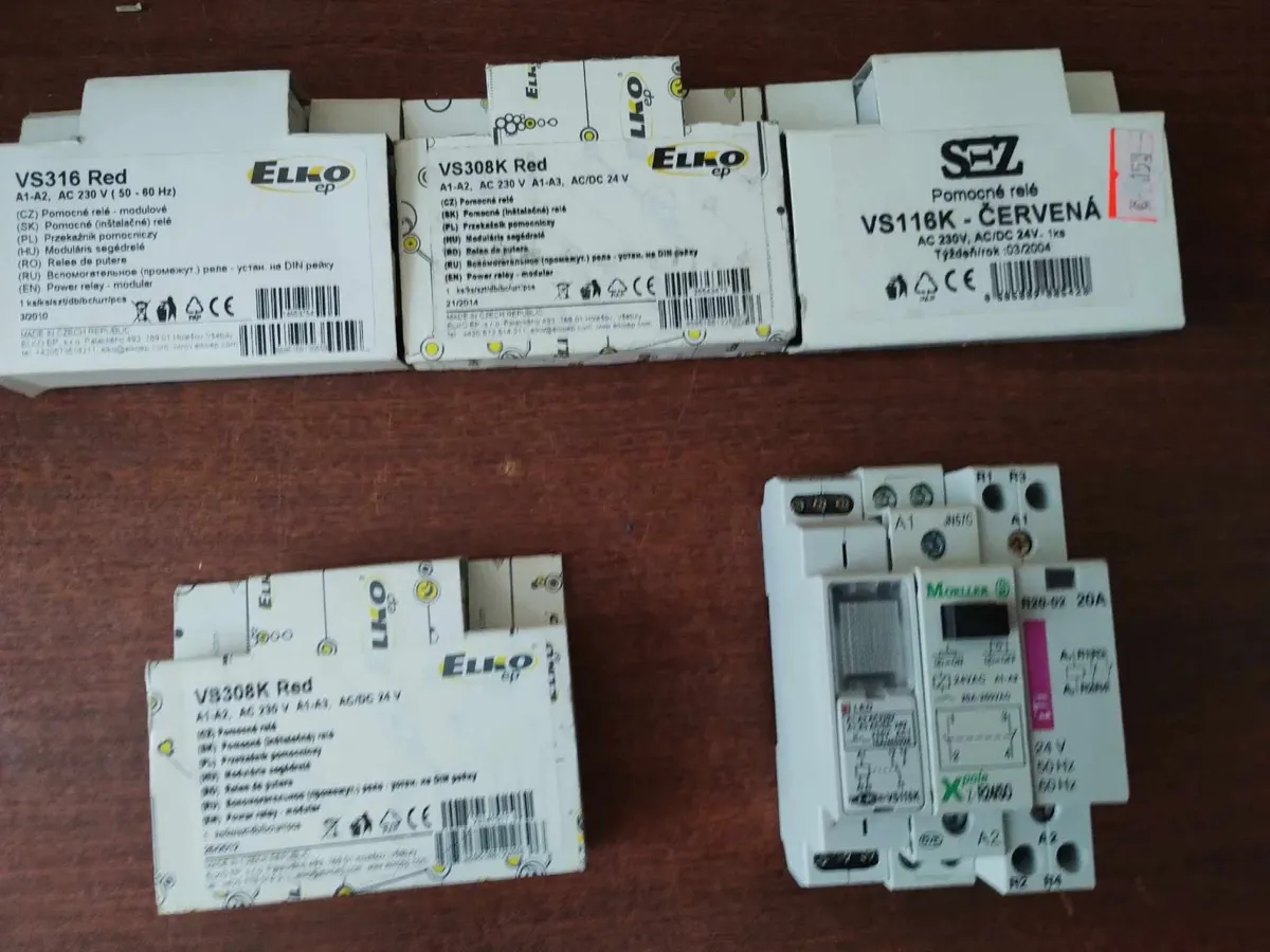 Pomocné relé modulované 1F s cievkou 24V AC alebo 230V 8 az 20A (inštalačné stykače)