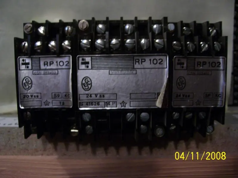 Relé RP102