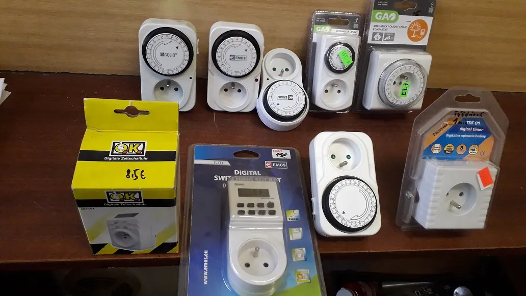 Spínacie hodiny do zásuviek 230V (spínacie zásuvky):