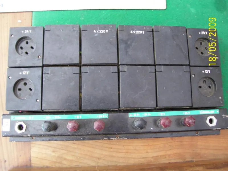 Panel zásuvkový 8x220V
