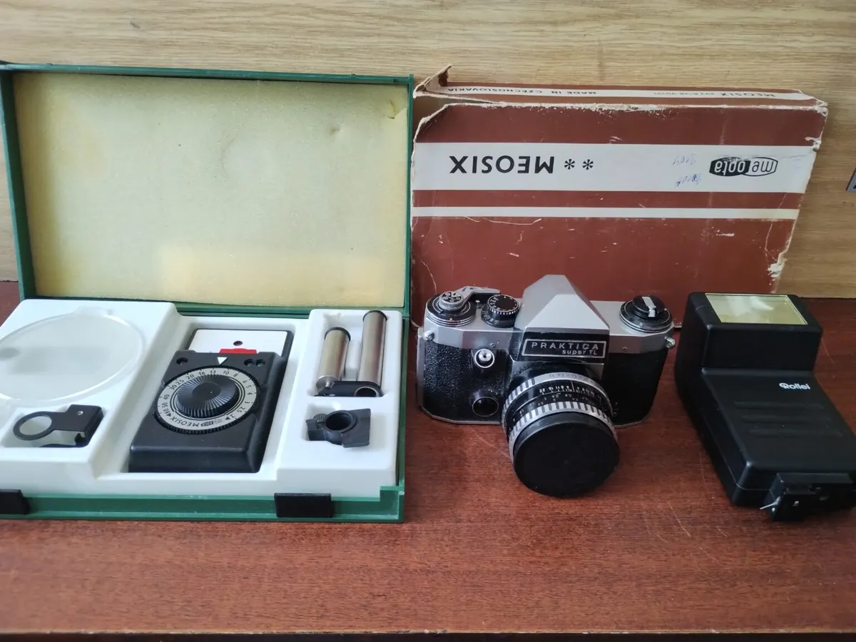 Klasické fotoaparáty Praktica + príslušenstvo