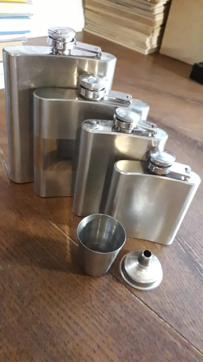 ploskačky nerezové 902+702+4oz+3oz+štamperlík+lievik 6dielny set za 18€