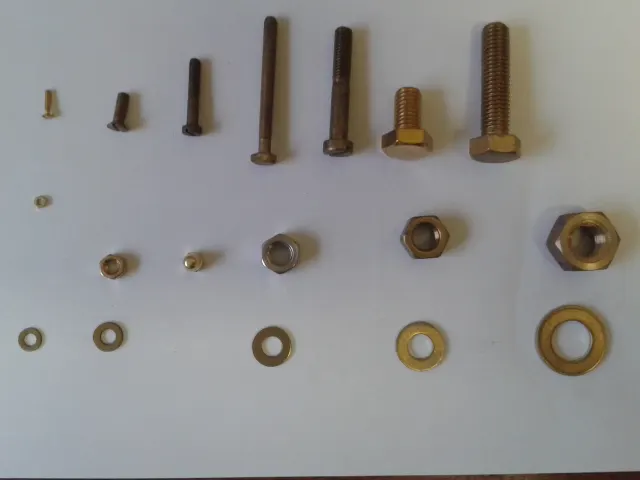 Spojovací materiál mosadzný metrický