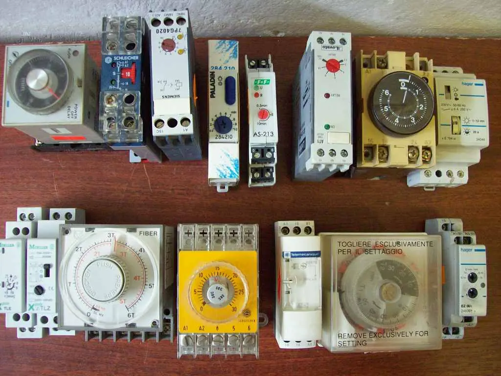 Časové relé modulárne