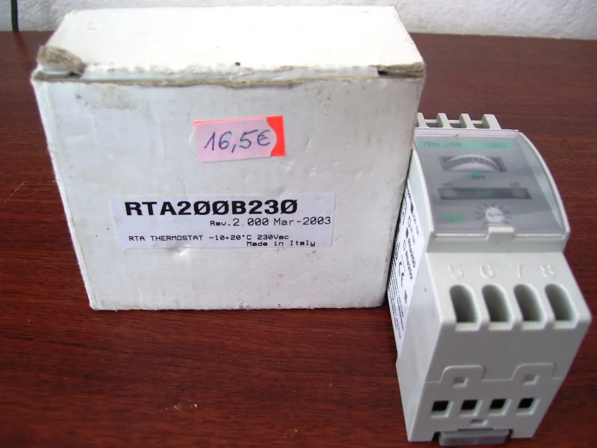 Termostat modulárny