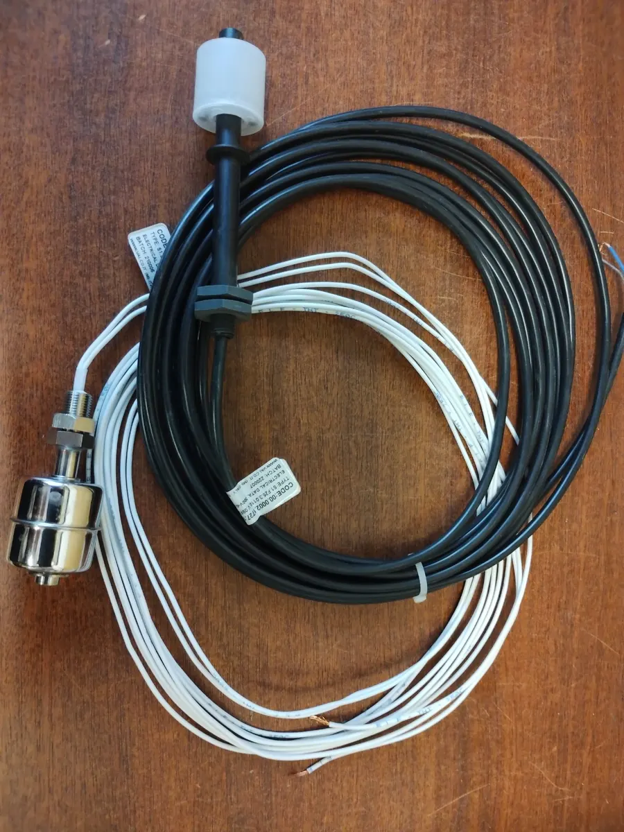 Hladinomery zn. Val. Co 300V 0,5A 70 VA W 3/8 250 stupňov celzia