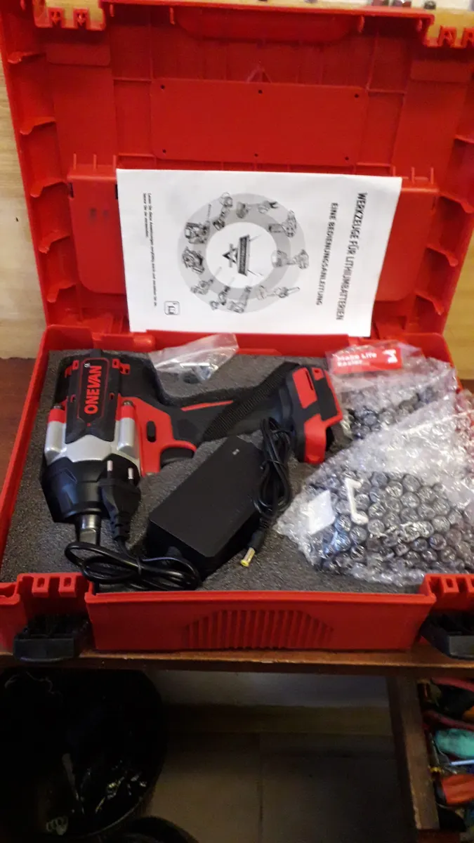 Rázový uťahovák Onevan AKU 20V 2xbatéria Li-ion ½“ kufrík regulácia krútiaceho momentu 75€! cena na webe je 140€