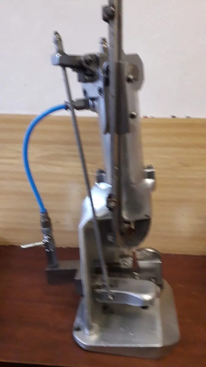 Sponkovačka penumatická nožná TC 106-2.3-2714-097 58€