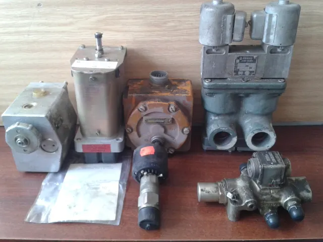 Elektrohydraulické alebo elektromechanické príslušenstvo