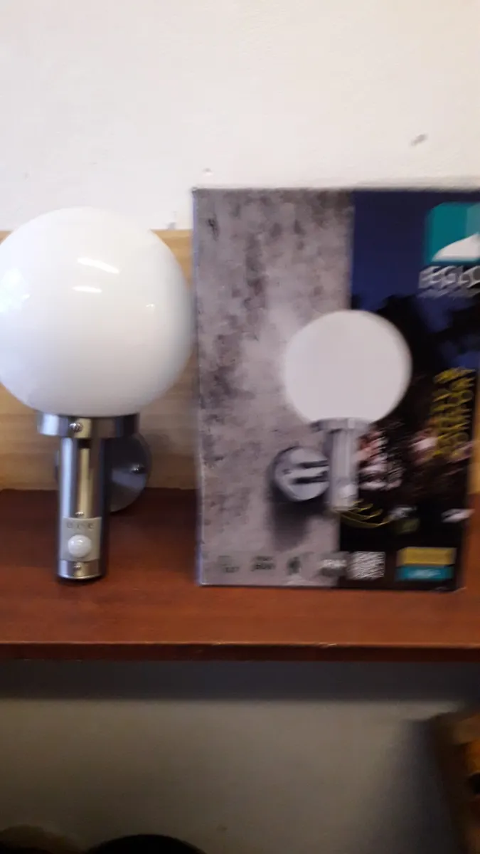 Lampa vonkajšia Eglo Nicia E27 60W IP44 s čidlom 54€