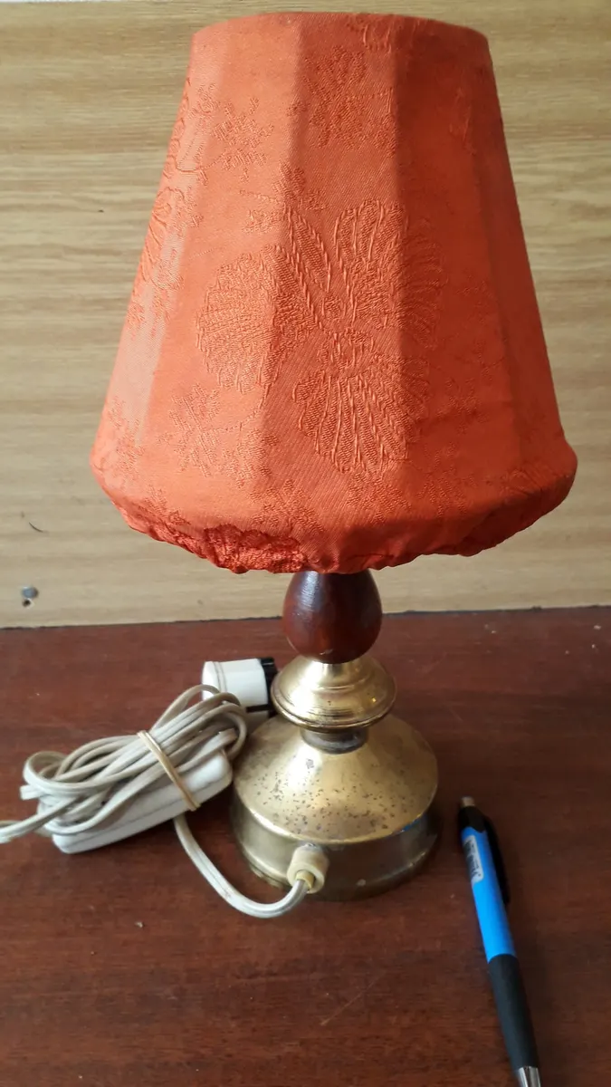 Stolná (nočná) lampa