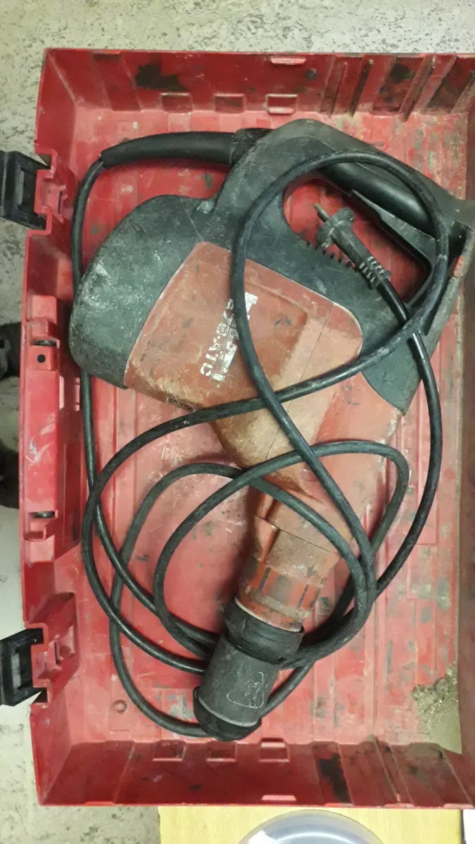 Búracie kladivo HILTI T76- SDS – max, kufrík, plne funkčná 380€!
