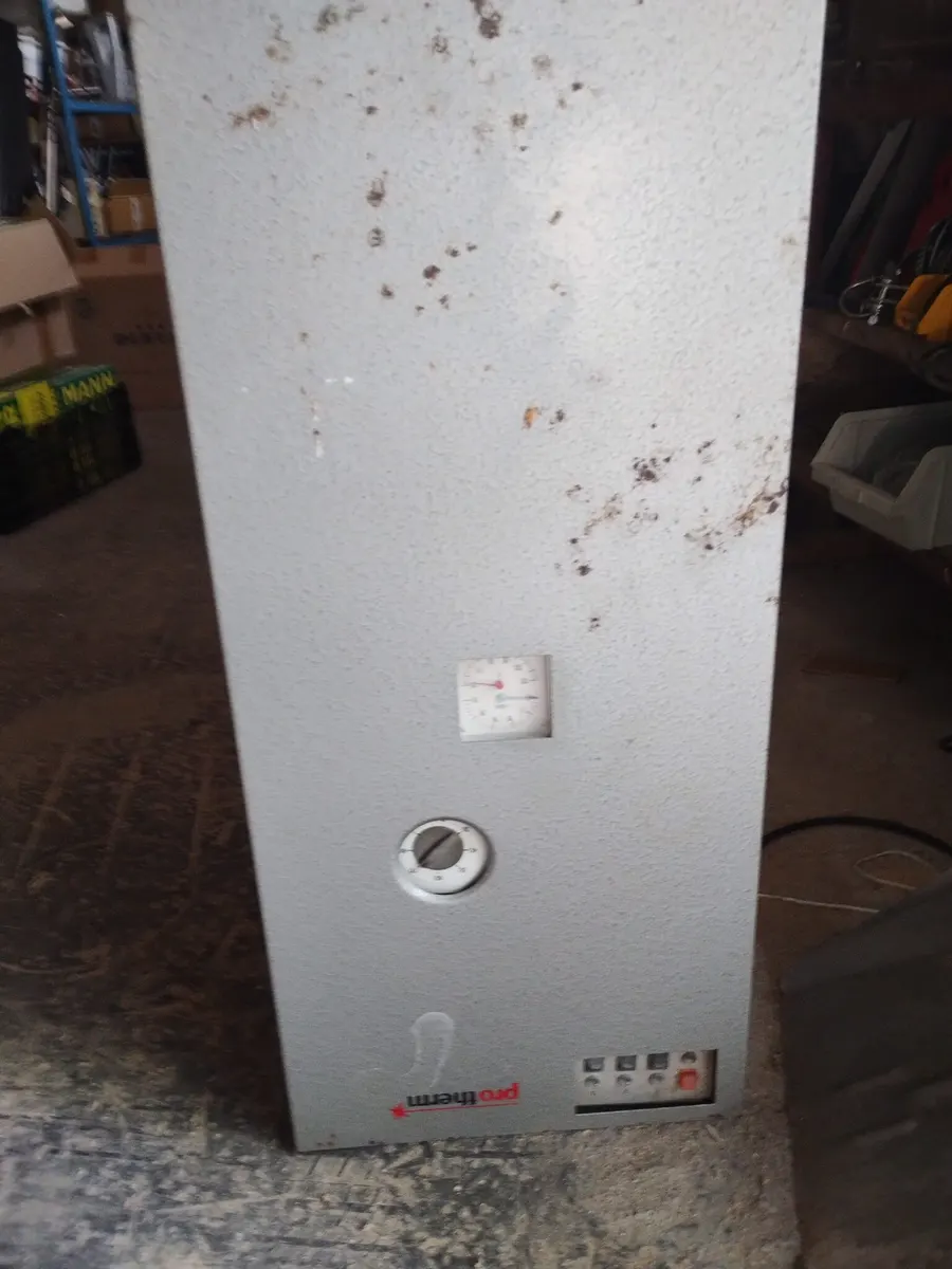 Elektrický kotol ÚK zn.Protherm 15KW r.v. 1993 250kPa objem9l používaný 1 sezónu výrobca Transkom Praha 195€