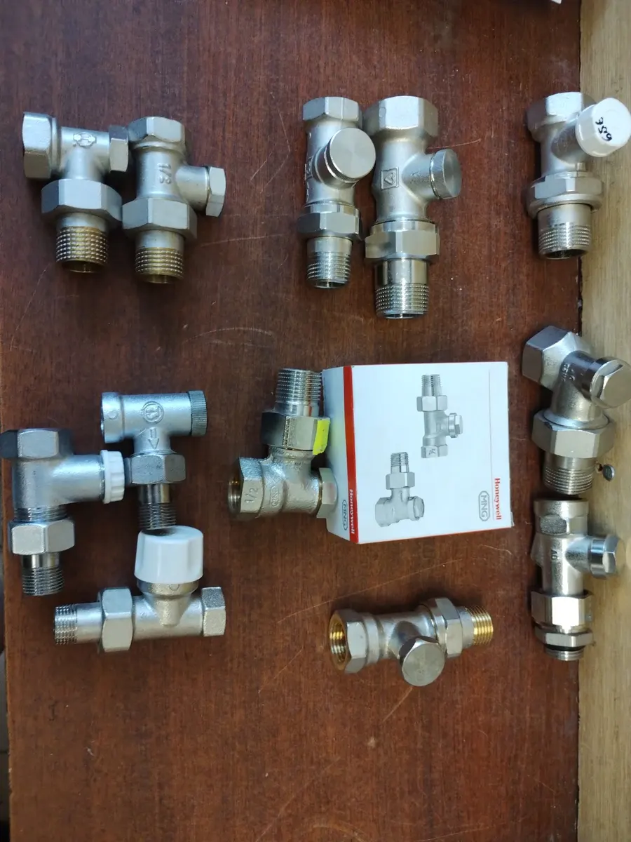 Ventily radiátorové spodné 3/8“-3/4“