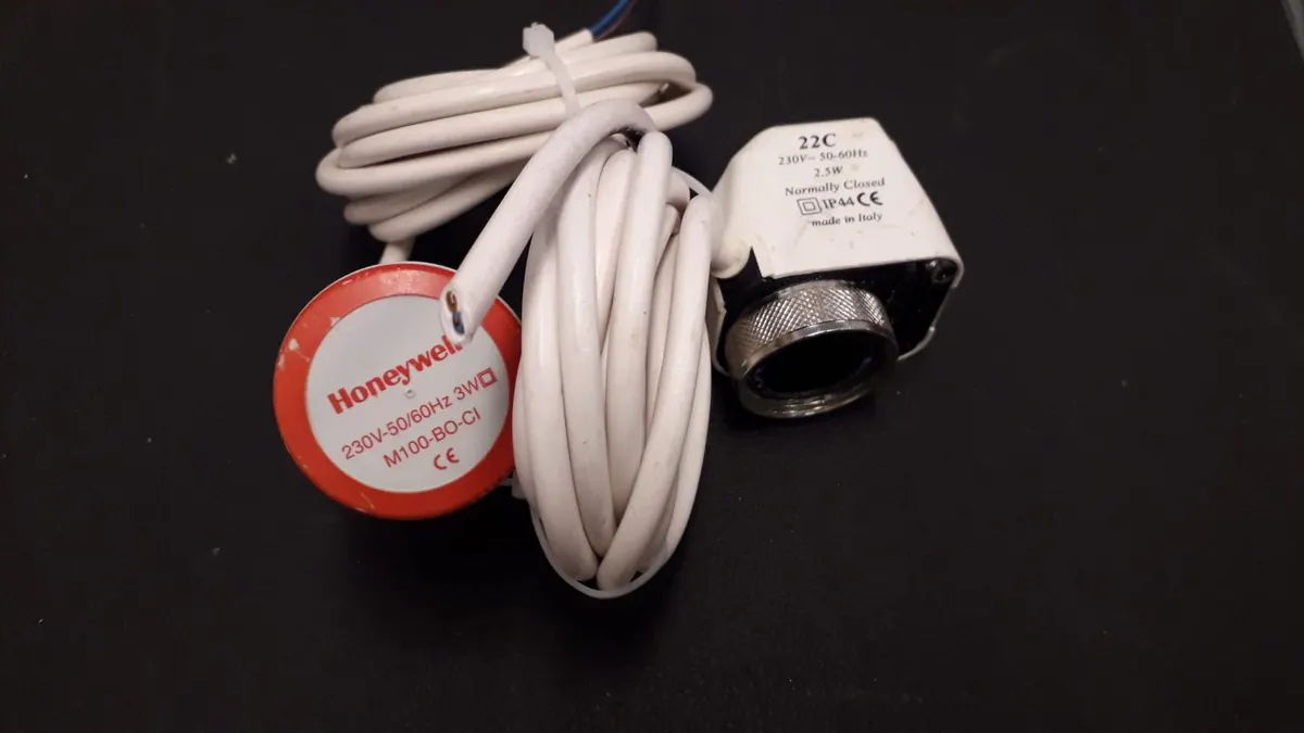 Elektromagnetické hlavice na kurenárske ventily