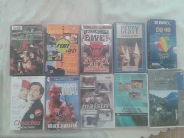 DVD videá + pásky (kazety)