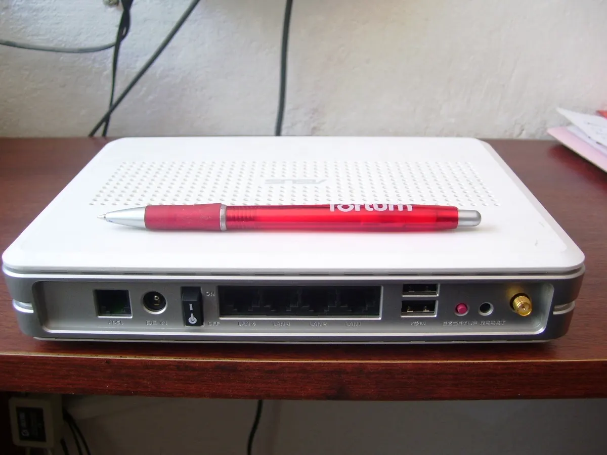 DSL Modem s WIFI routrom ASUS