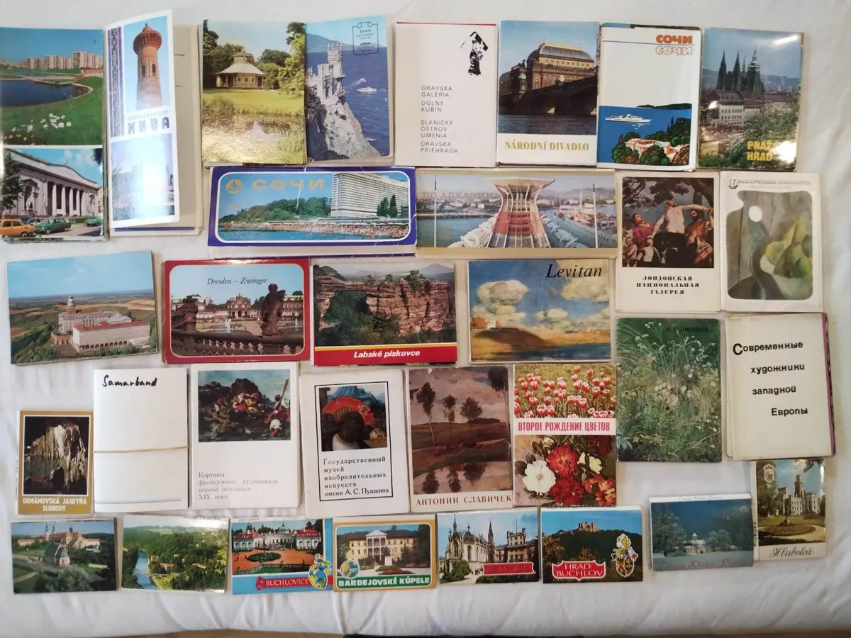 Súbory fotiek s pohľadníc turistických destinácií a umenia