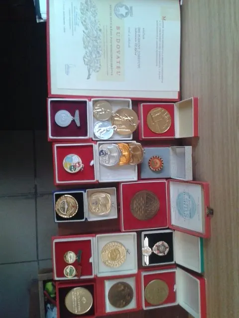 Plakety, vyznamenania a diplomy