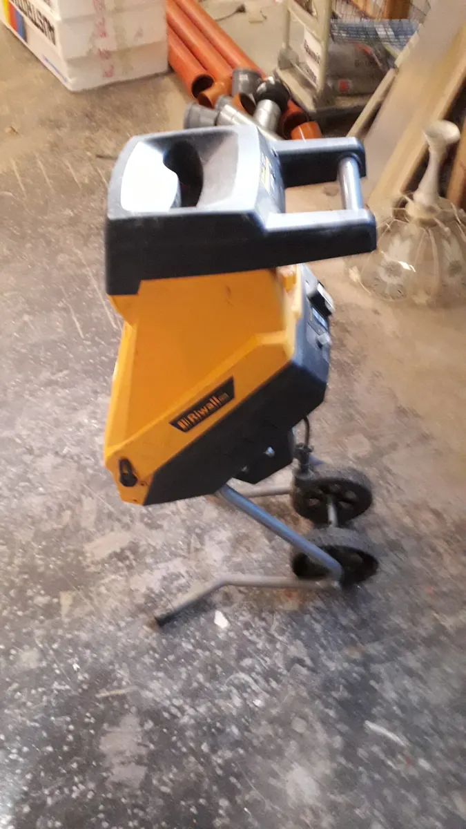 tech. Drvič konárov Riwall RES2545 240V 2500W ø45mm r.v. 2020 48€